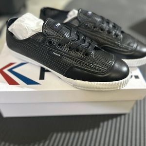Women’s size 9 black Feiyue slip ons